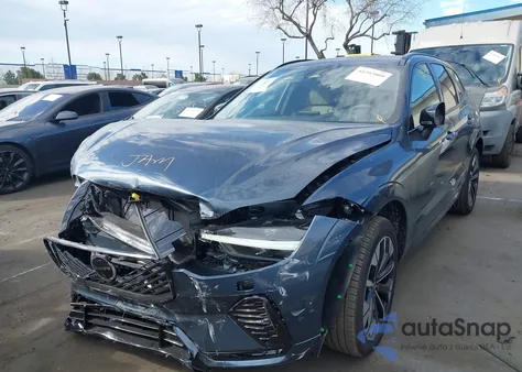 2026 Volvo Xc60 B5 Plus z USA, uszkodzony, nr VIN YV4M12RCXT1375185